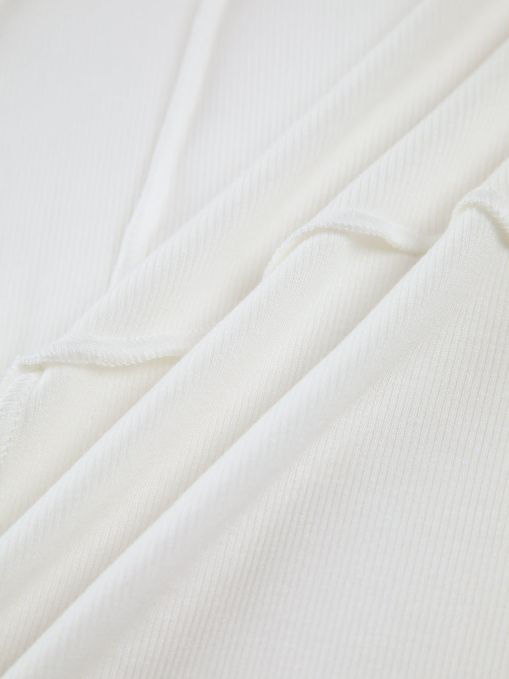 LILY | CAMISETA AJUSTADA CON COSTURAS